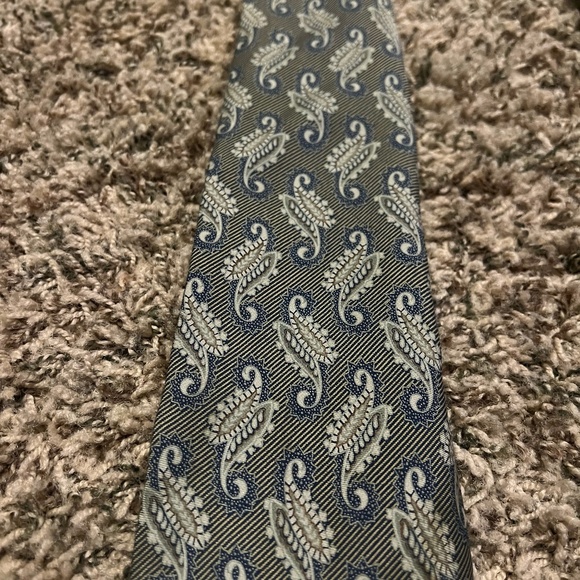 Georgio Armani Silk Tie - Picture 1 of 3